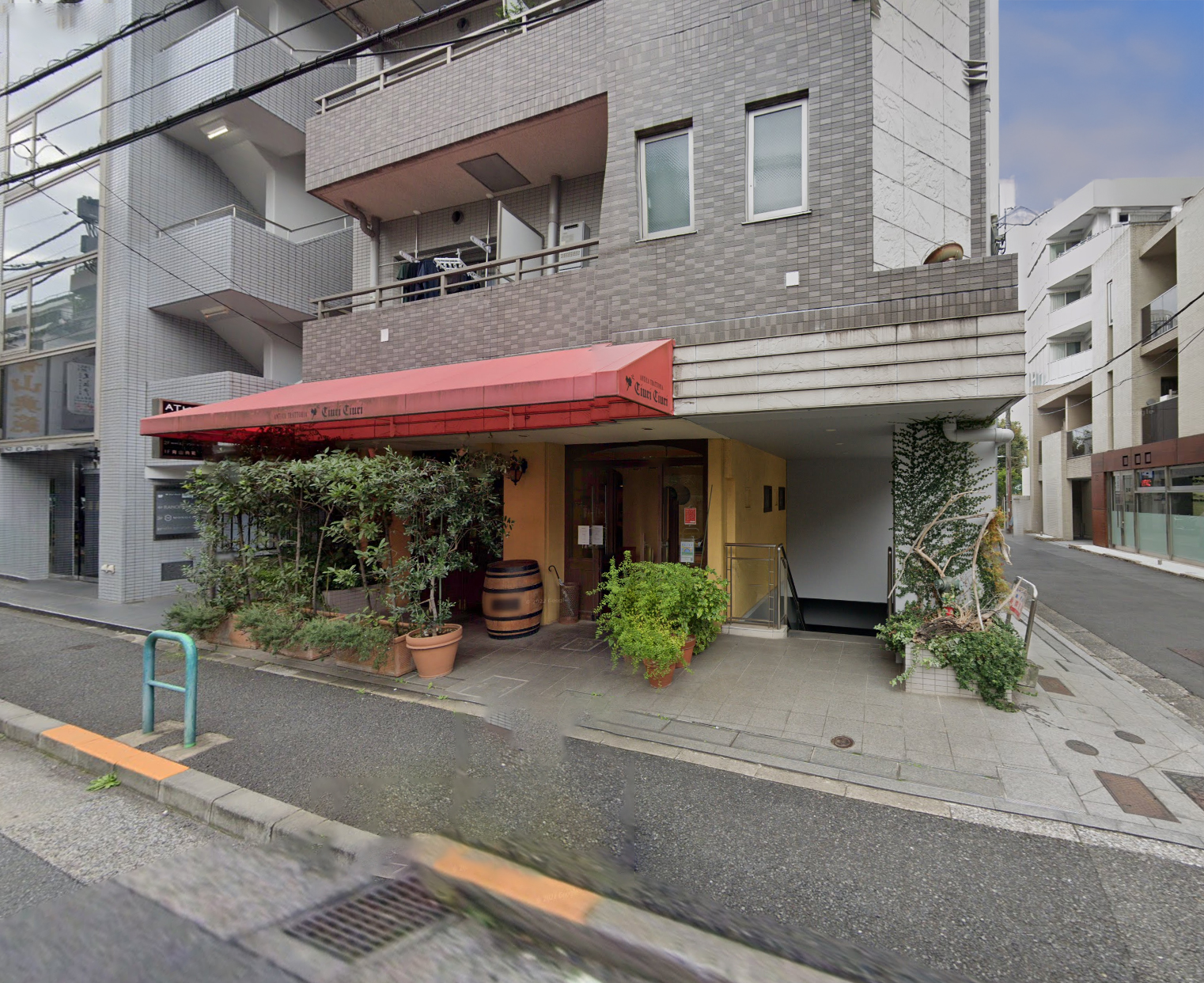 外苑前駅徒歩3分　中々空きの出ないエリア！業態業種お問い合わせください！